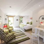 La Marmoire Hotel